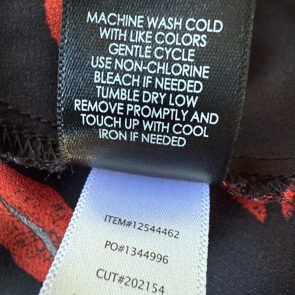 Torrid Plus Size 3X Black & Red Lips Georgette Cold Shoulder Blouse - Picture 12 of 12